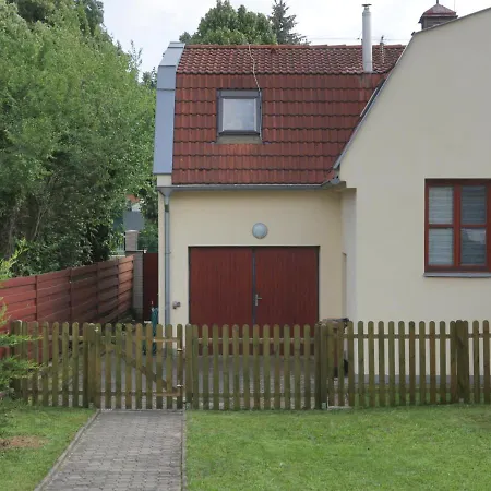 Oscar's Near The Metro Apartman *